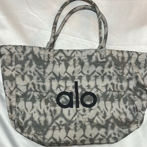 ALO Yoga Gray Abstract Tote Bag